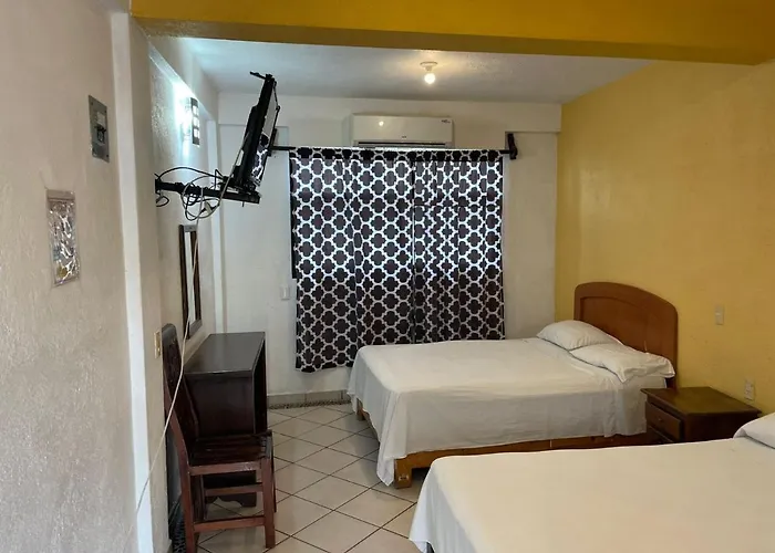 Roble Hotel Zihuatanejo