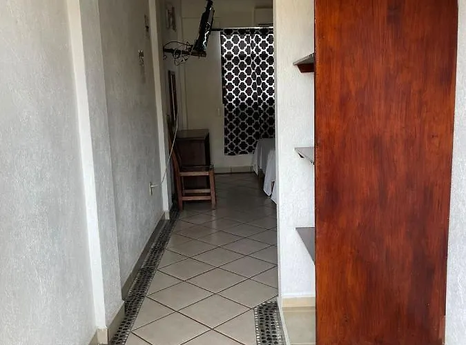 Roble Hotel Zihuatanejo