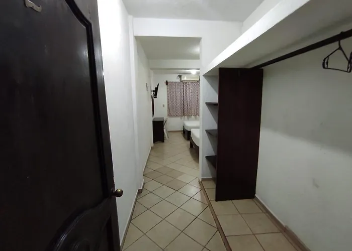 Roble Zihuatanejo